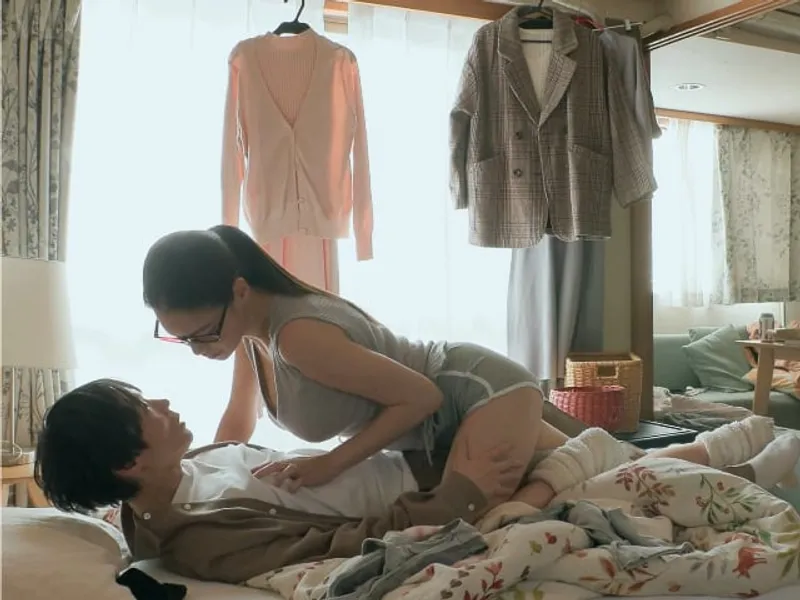 được chị cạnh bên nhà "an ủi" khi tình nhân đi ngoại tình